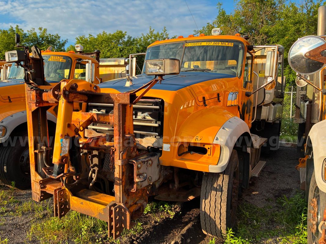 2013 Mack GU712 - Dump Truck