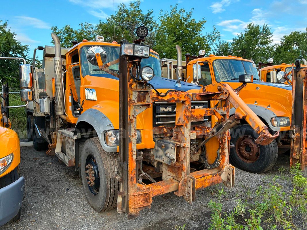 2013 Mack GU713 - Dump Truck