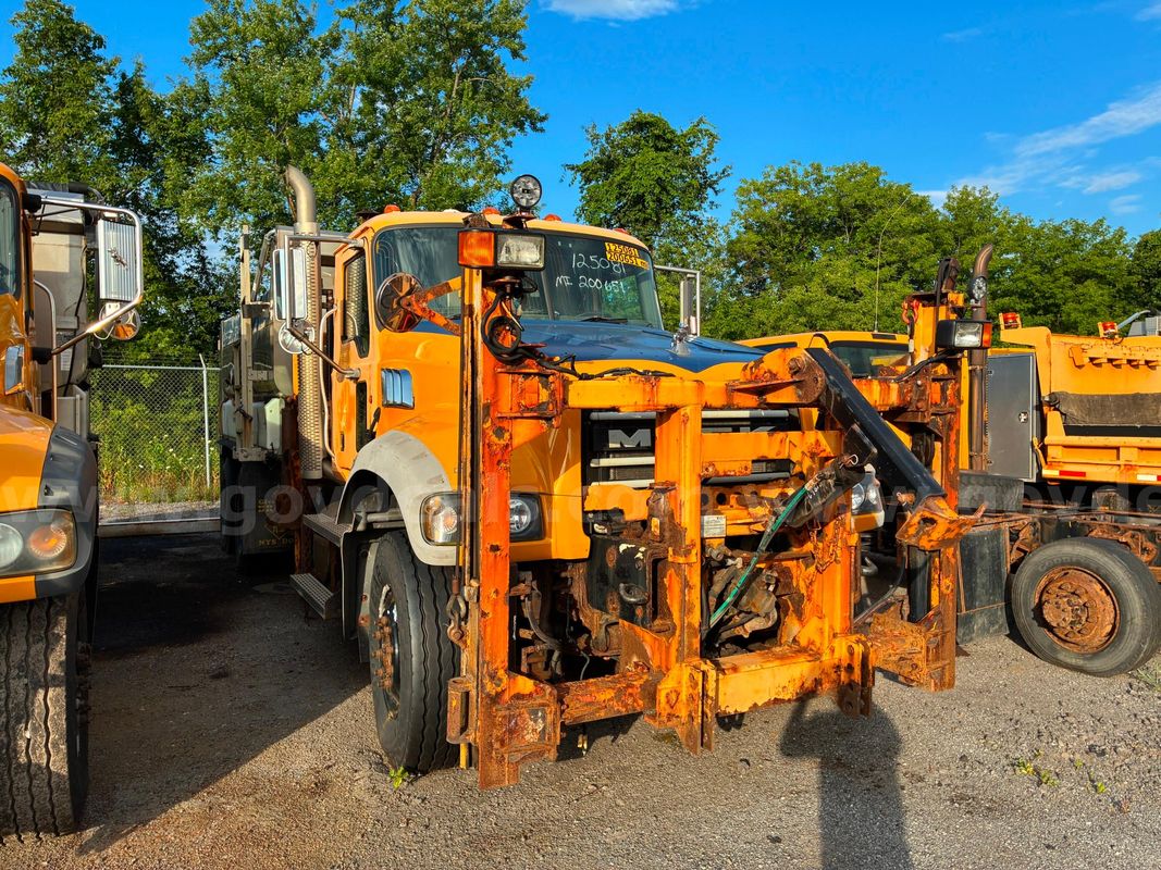2012 Mack GU713 - Dump Truck