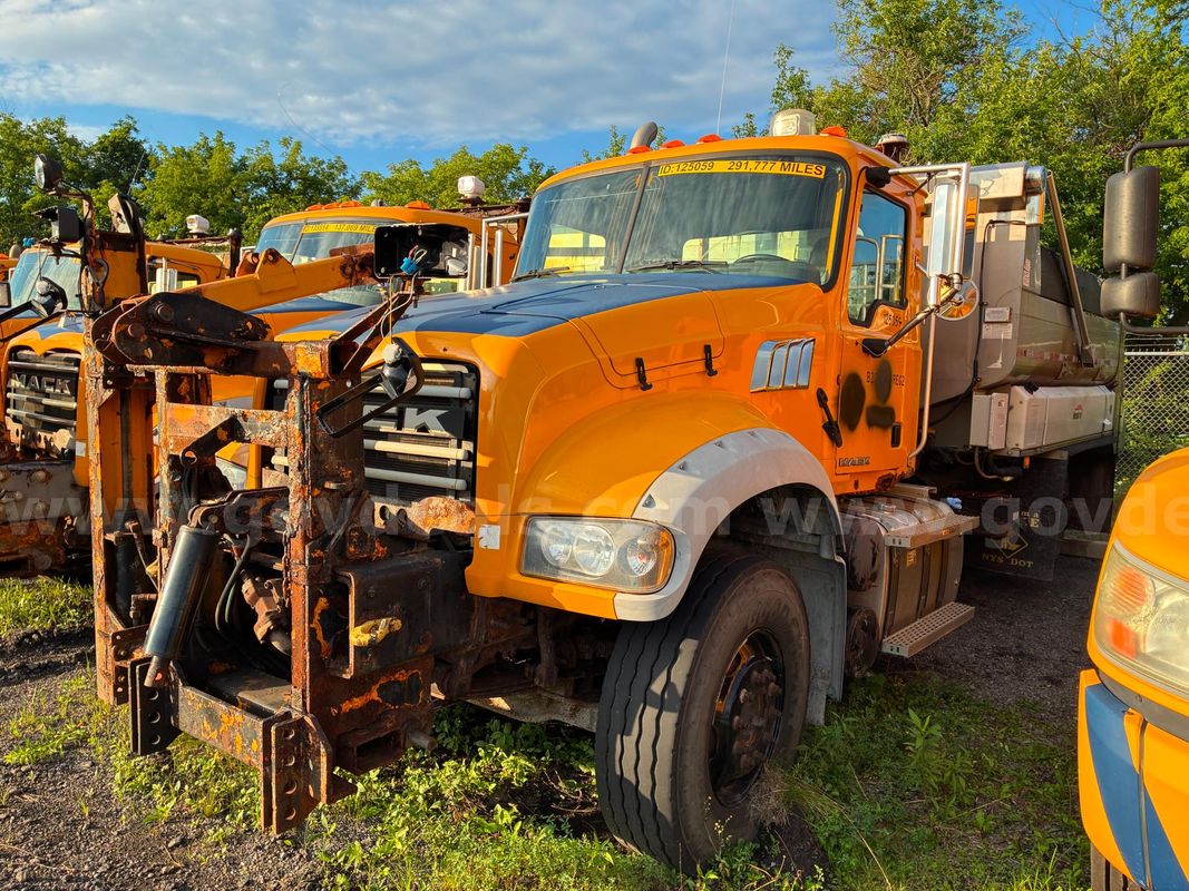 2012 Mack GU713 - Dump truck