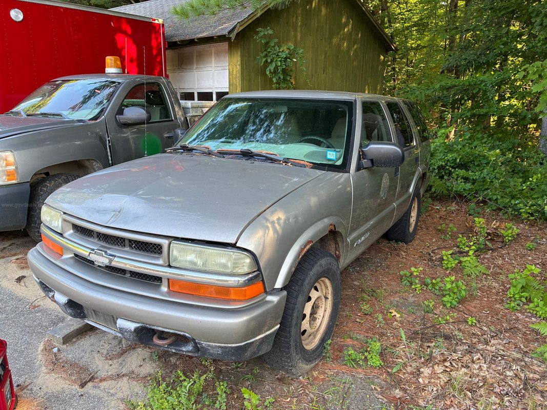 2004 Chevrolet Blazer 4-Door 4WD LS
