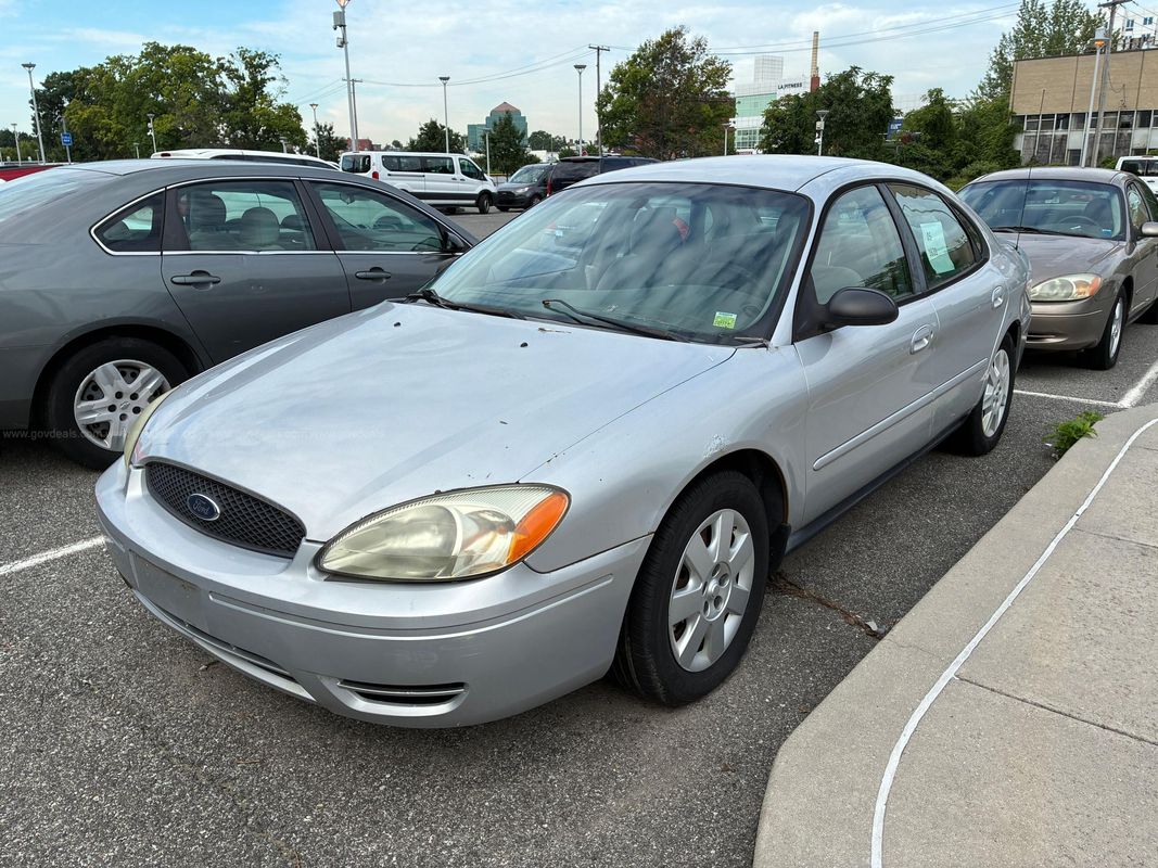 2005 Ford Taurus SE