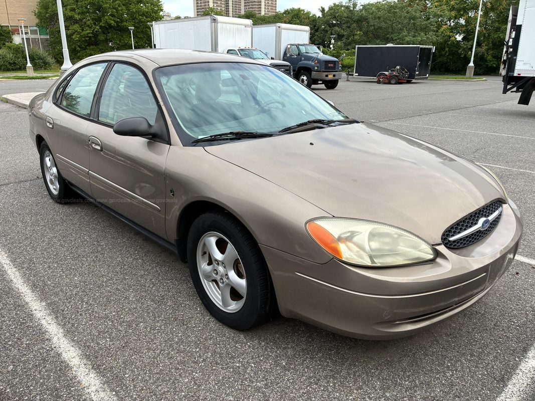 2002 Ford Taurus SE