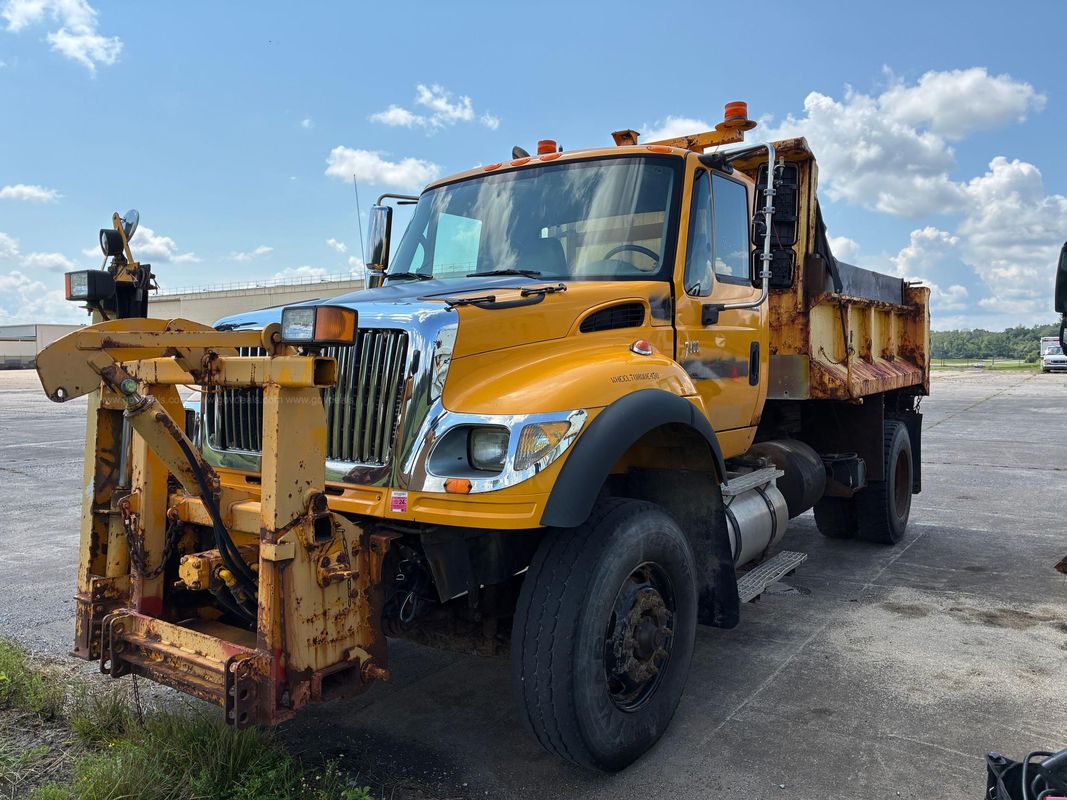 2004 International 7600 WorkStar - Dump Truck