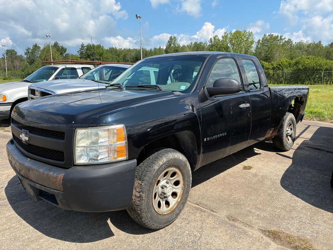 Chevrolet Silverado Extended Cab Pickup Truck with Tow Hitch