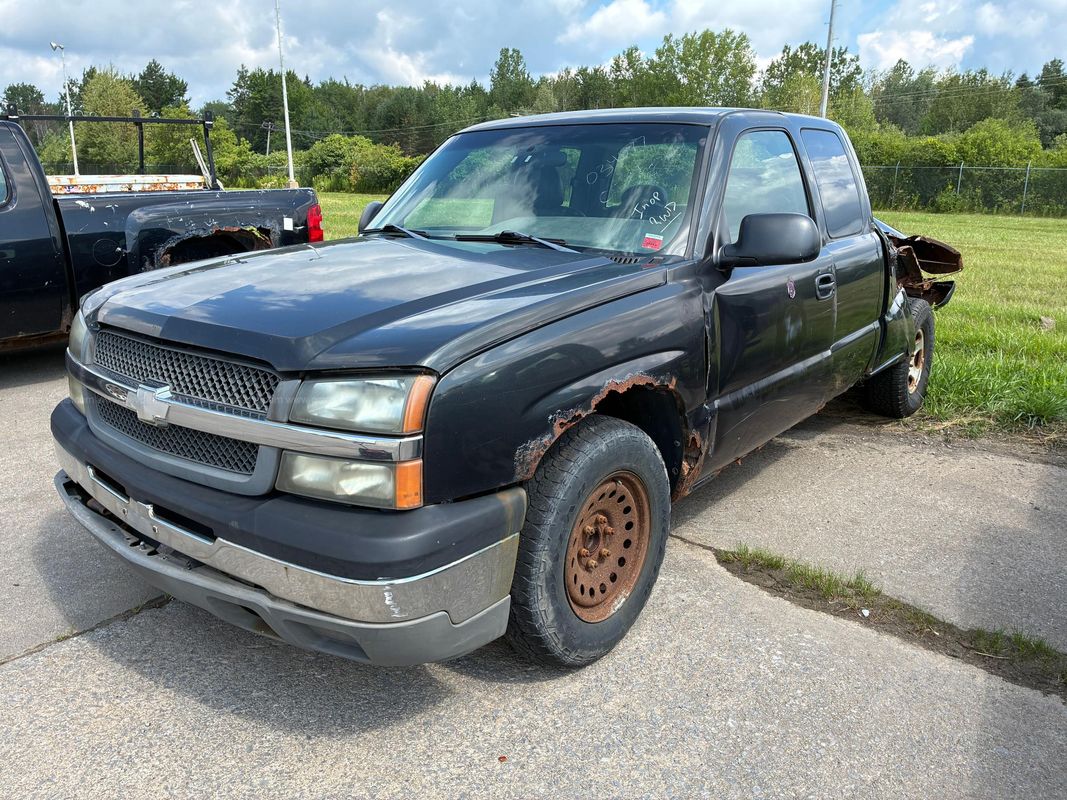 2003 Chevrolet Silverado 1500 Ext. Cab Short Bed 2WD