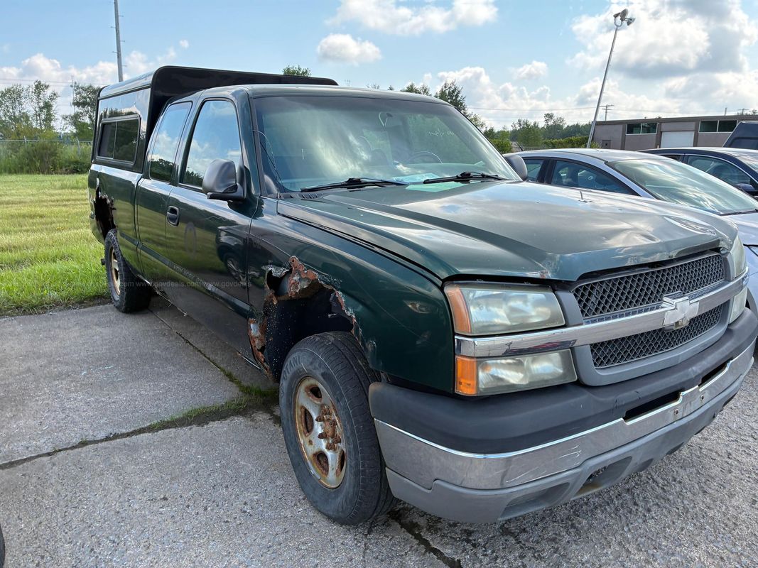 2003 Chevrolet Silverado 1500 Ext. Cab Short Bed 4WD