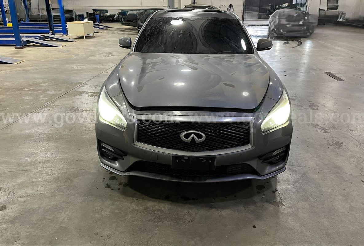 2015 Infiniti Q70 3.7 AWD