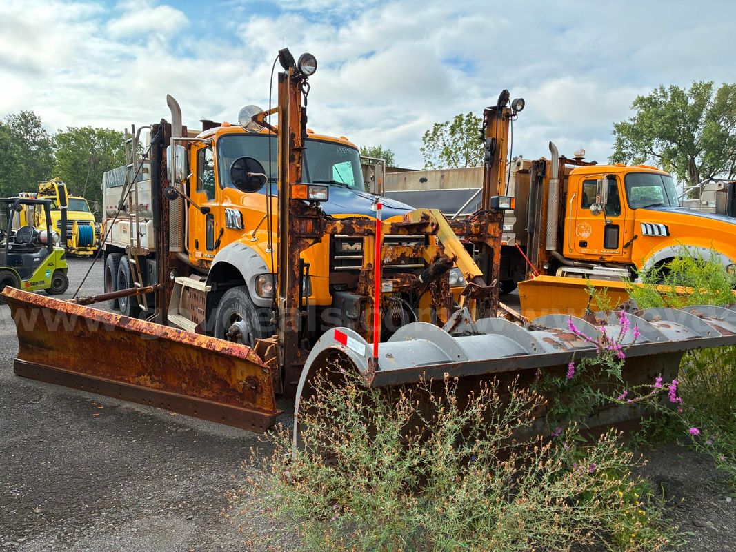 2013 Mack GU713 - Dump Truck