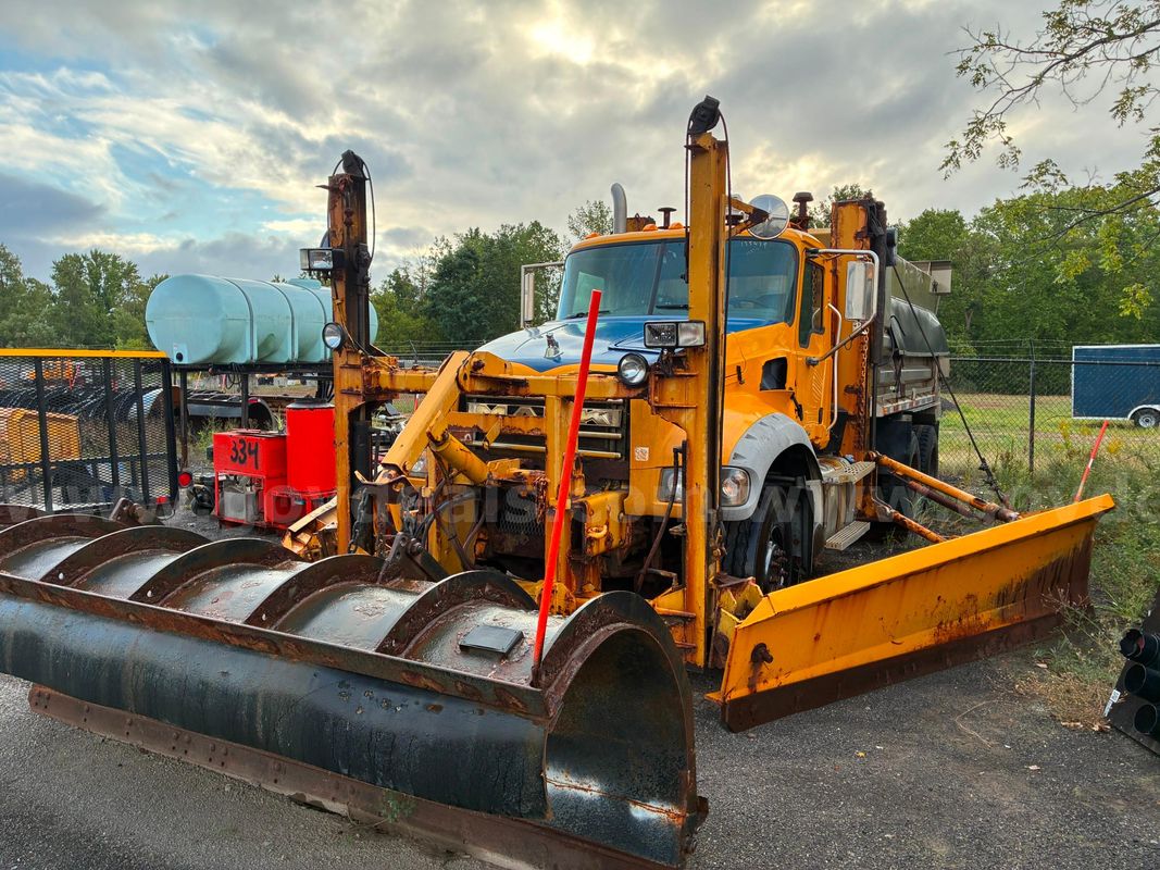2013 Mack GU713 - Dump Truck