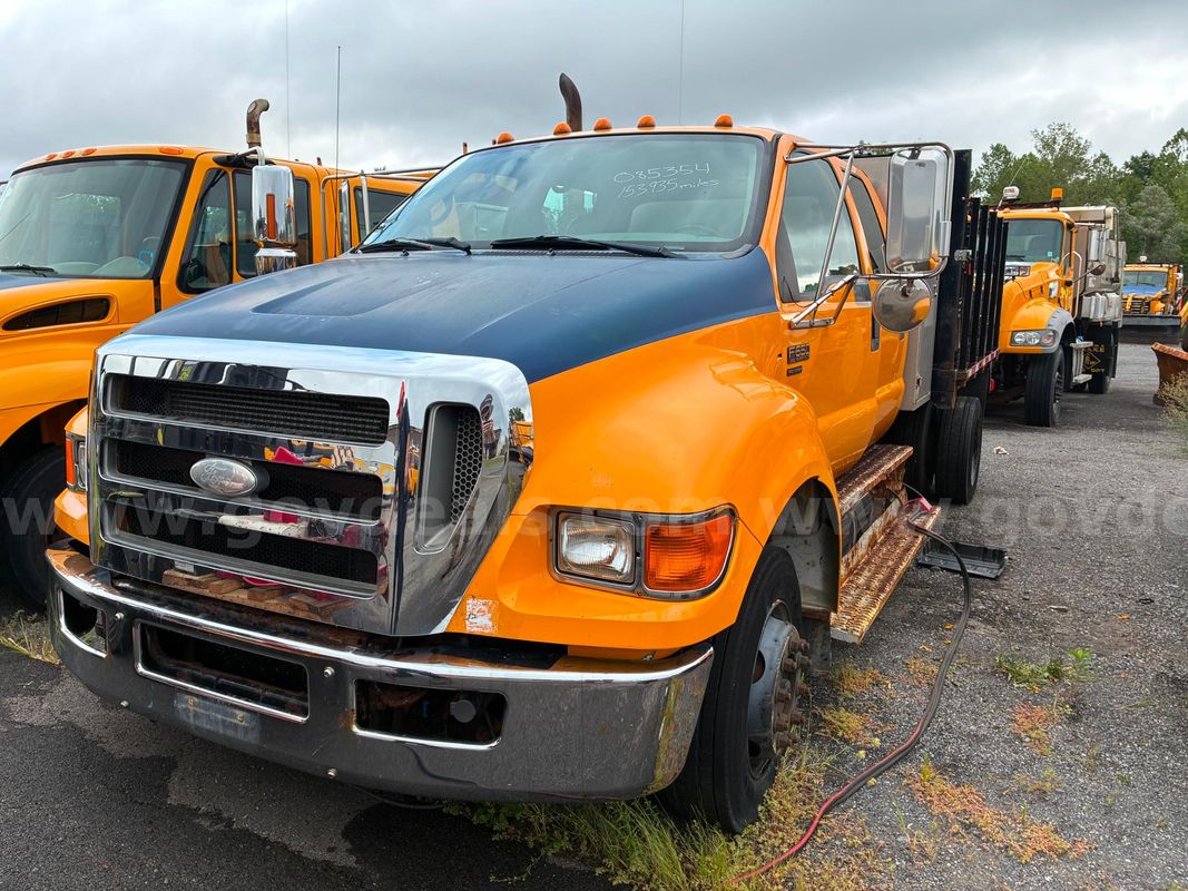 2008 Ford F-650 Crew Cab 2WD DRW - Stake Body
