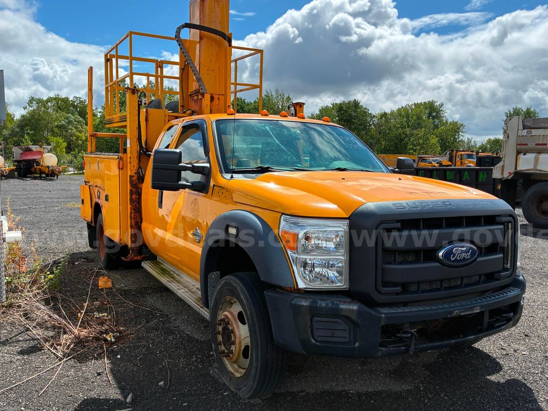 2011 Ford F-450 SD SuperCab DRW 2WD - Bucket Truck