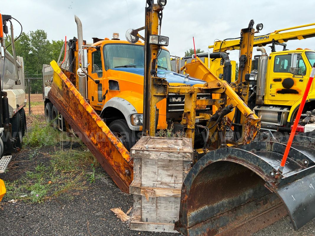 2013 Mack GU713 - Dump Truck