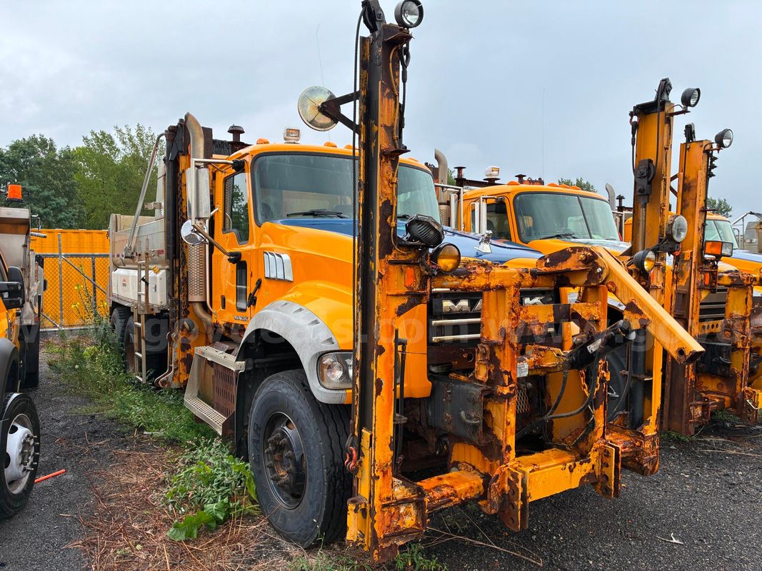 2013 Mack GU713 - Dump Truck
