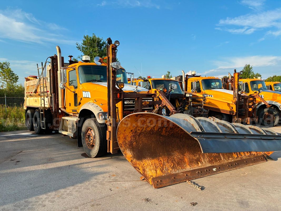 2015 Mack GU713 - Dump truck