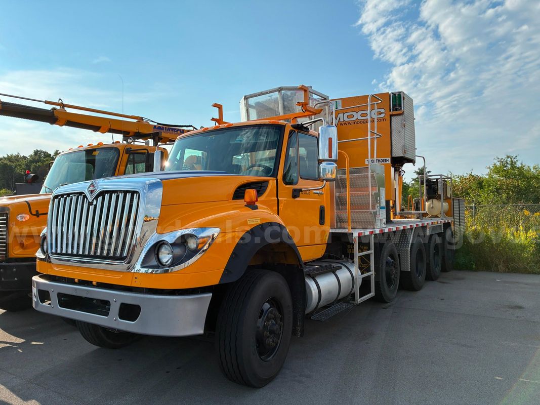 2015 International 7600 - MOOG Bridge Inspection Truck