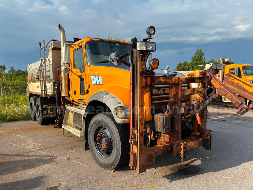 2012 Mack GU713 - Dump Truck