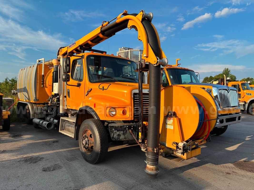 2010 Freightliner M2 106 - Vacuum Truck