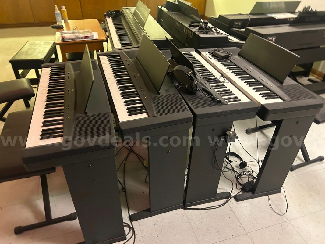 Lot of 9 Yamaha Keyboards, 4 Kawai Digital Pianos (includes stools, headphones and foot pedals)