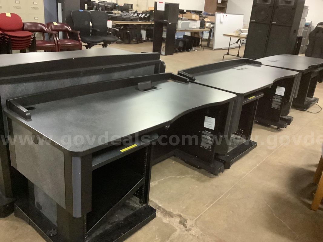 Lot of 4 AV podiums