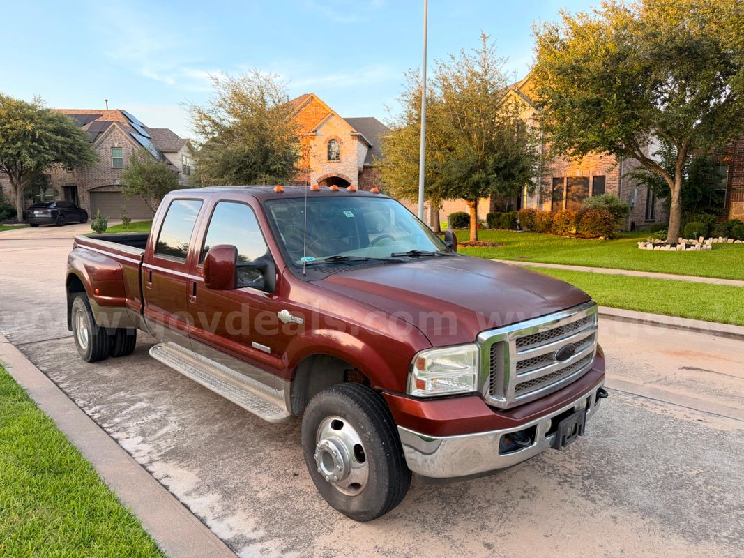 2005 Ford F-350 SUPER DUTY KING RANCH Crew Cab Long Bed 4WD DRW