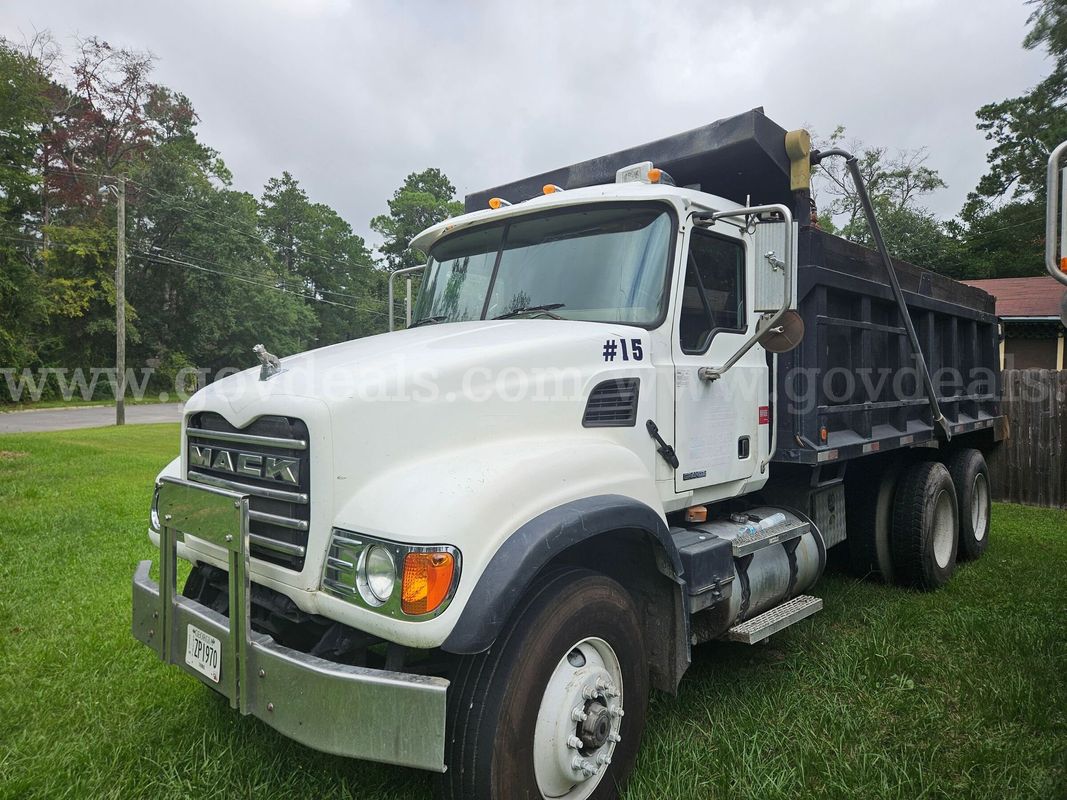 2005 Mack CV713 Granite