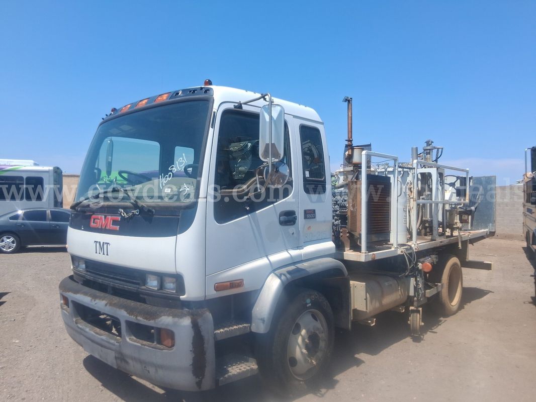 2001 GMC T7500 Pavement Marking / Road Striping Truck