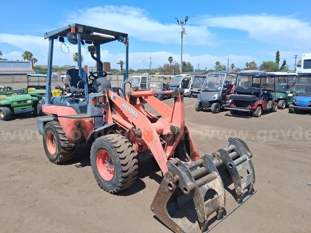 2016 KUBOTA R420ST Loader Tractor