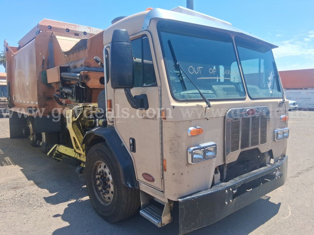 2016 Peterbilt 320 Garbage Truck