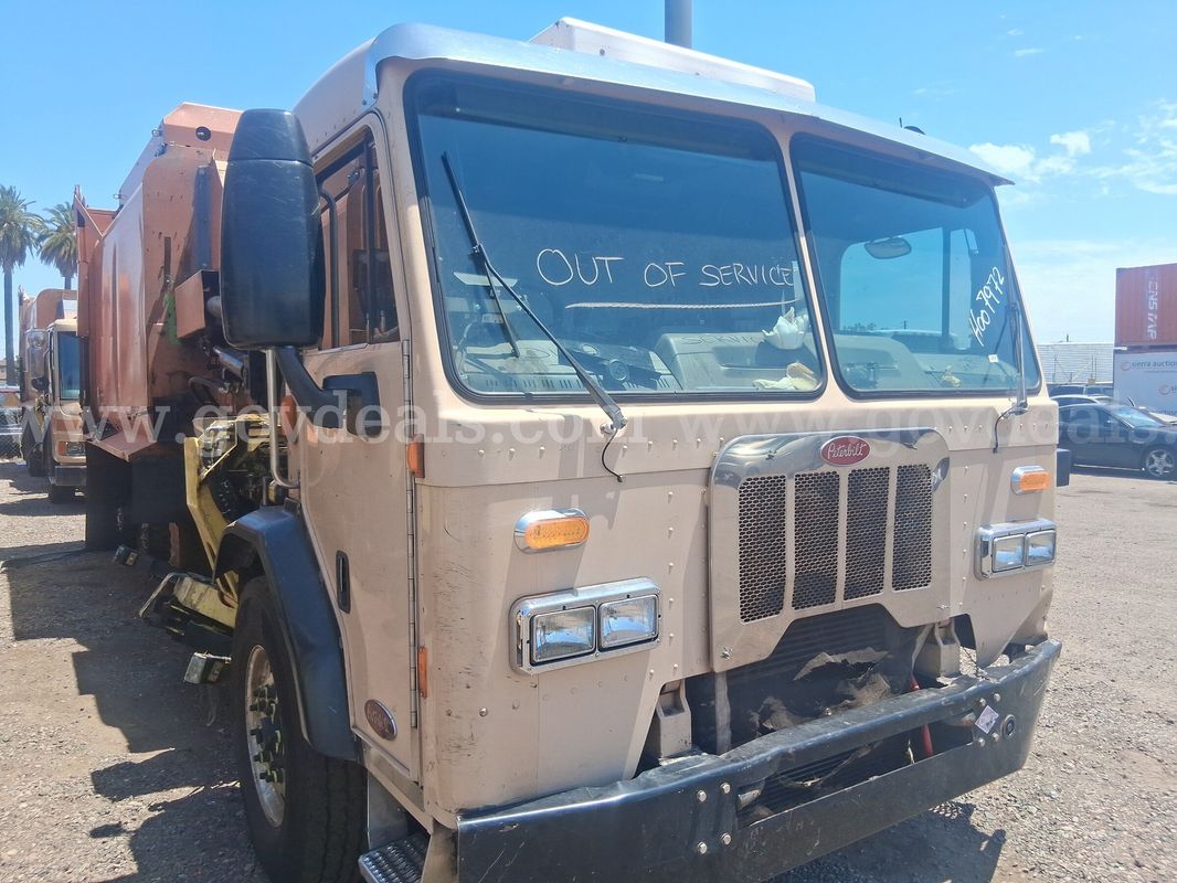 2016 Peterbilt 320 Garbage Truck