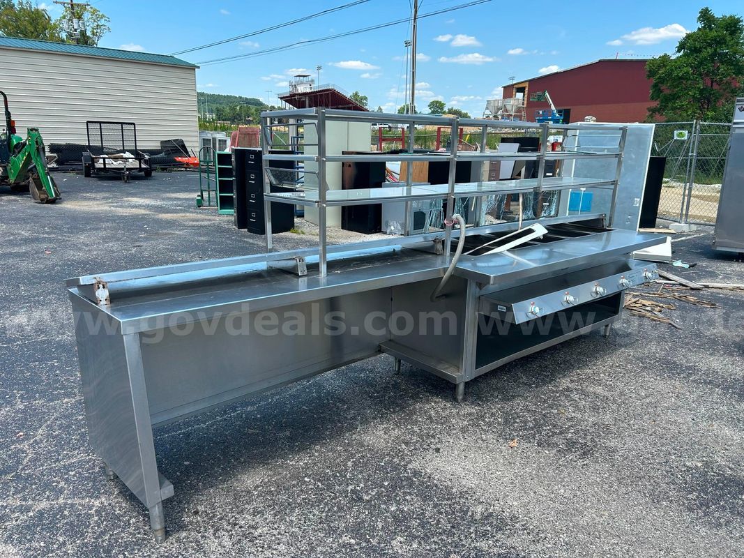 Serving line, prep table
