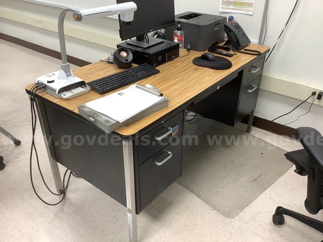 5 Desks