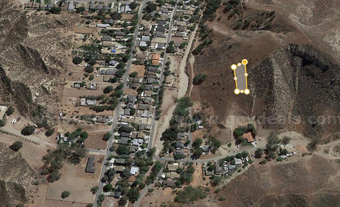 Vacant Lot, in Santa Clarita, Los Angeles County (1 of 4)