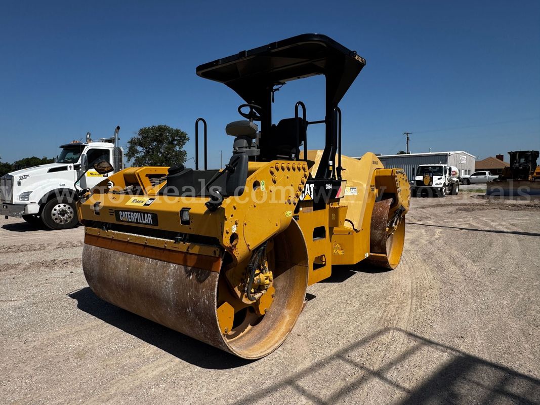 2015 Caterpillar CB64 Tandem Vibratory Smooth Drum Roller