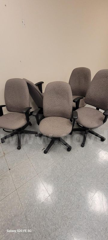 Lot of 5 office chairs