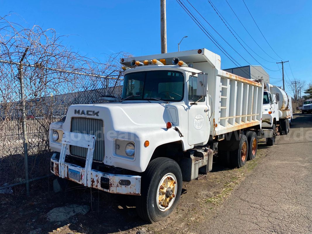 1984 Mack DM686S