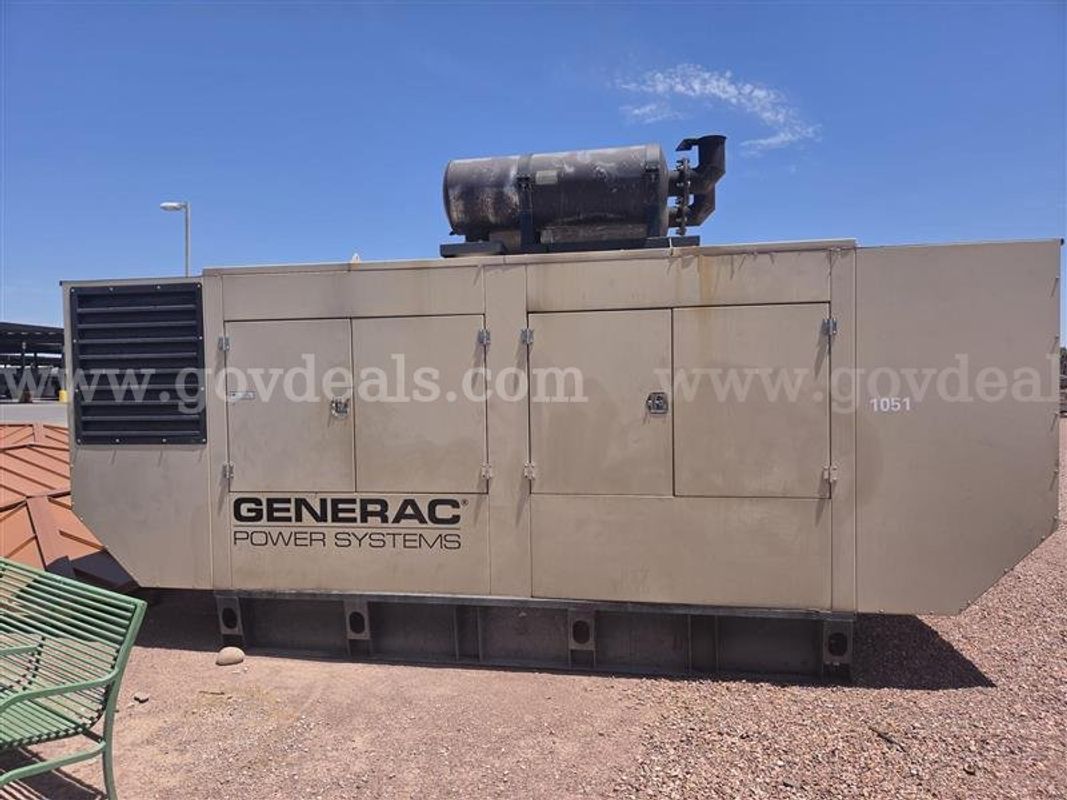 2006 Generac MD500 500 kW Industrial Diesel Generator with Doosan P180LE 18.273L V10 Diesel Engine