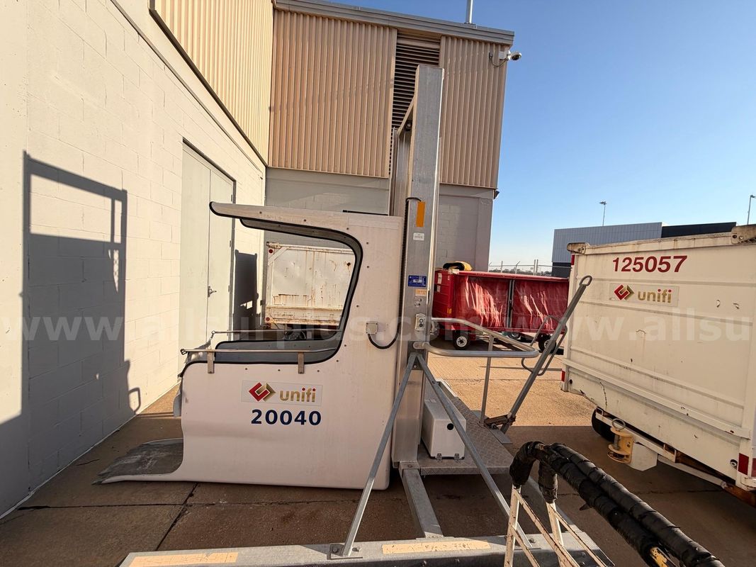 2000 Hall Ind. Disabled Passenger Lift & 1991 Human Remains Cart