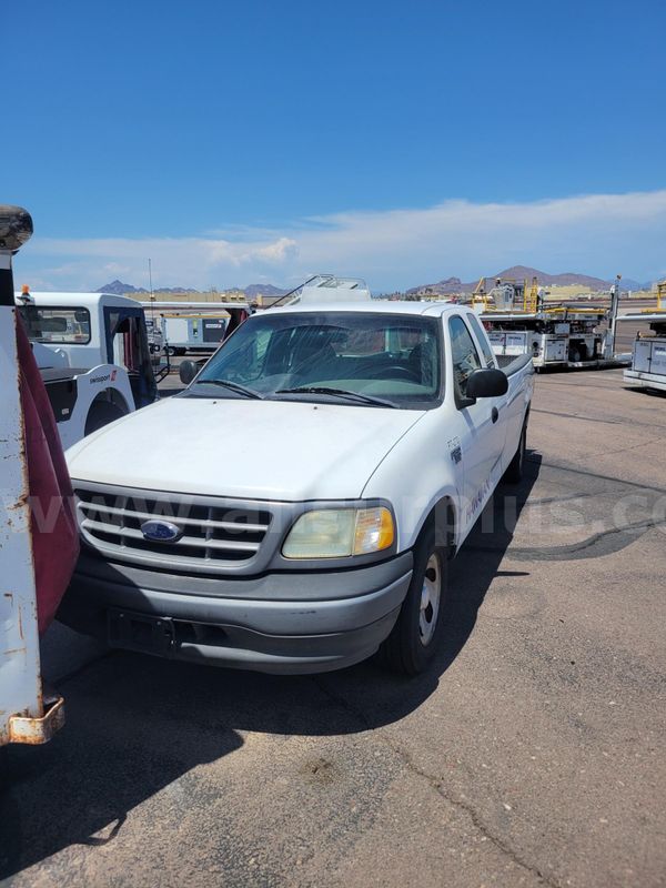 2002 Ford F-150 XL SuperCab Short Bed 2WD