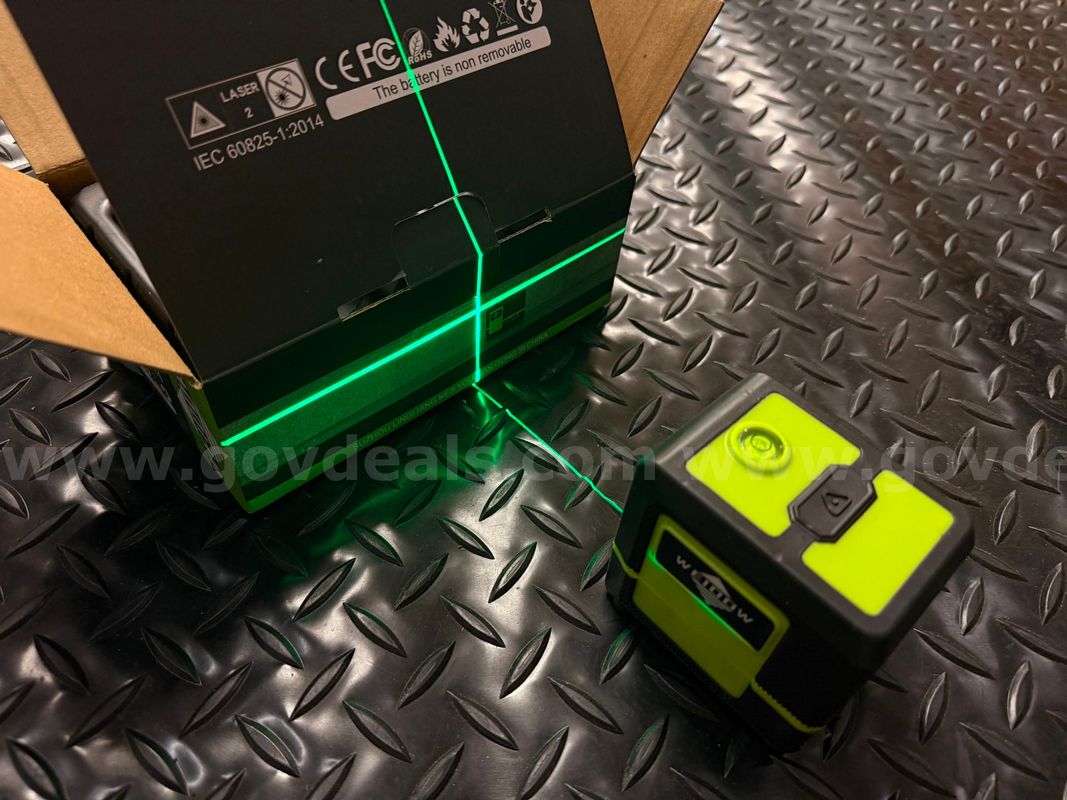 FREE SHIPPING - New Green Cross Line Laser Level w/ Rechargeable Battery