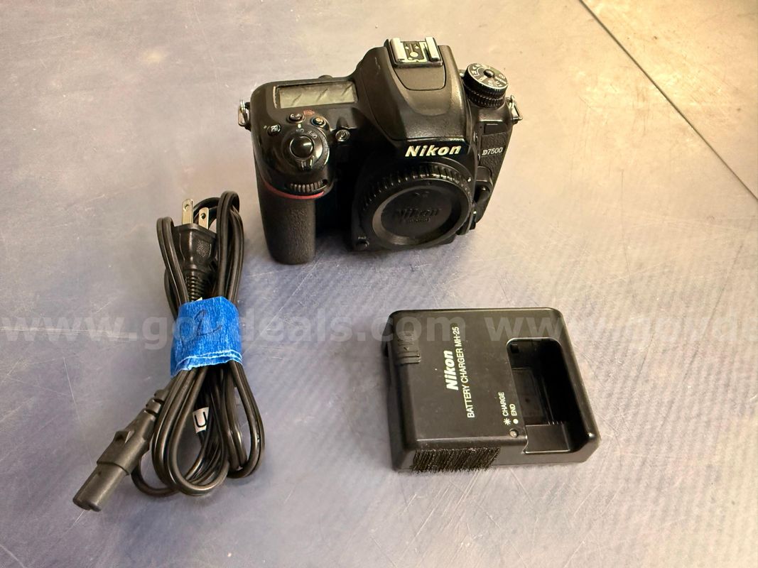 FREE SHIPPING - Listing 2 Nikon D7500 20.9MP Digital SLR Black Camera Body Works