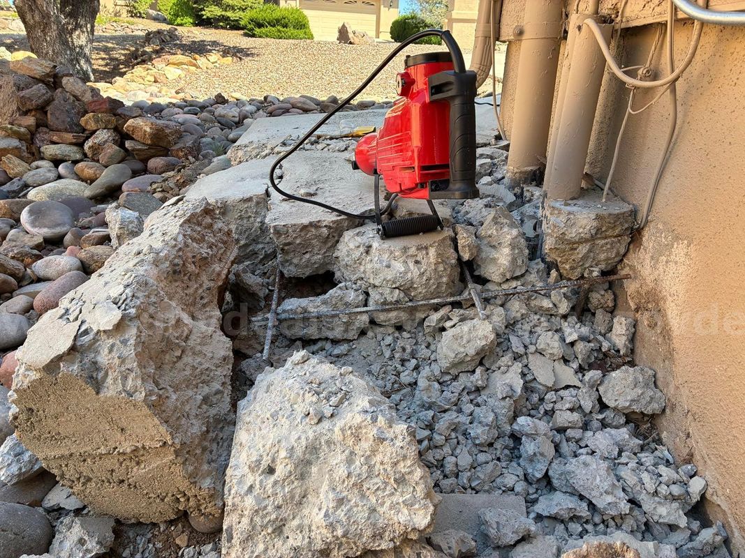 FREE SHIPPING New 2200W Electric Demolition Jack Hammer w/ Flat & Point Chisels