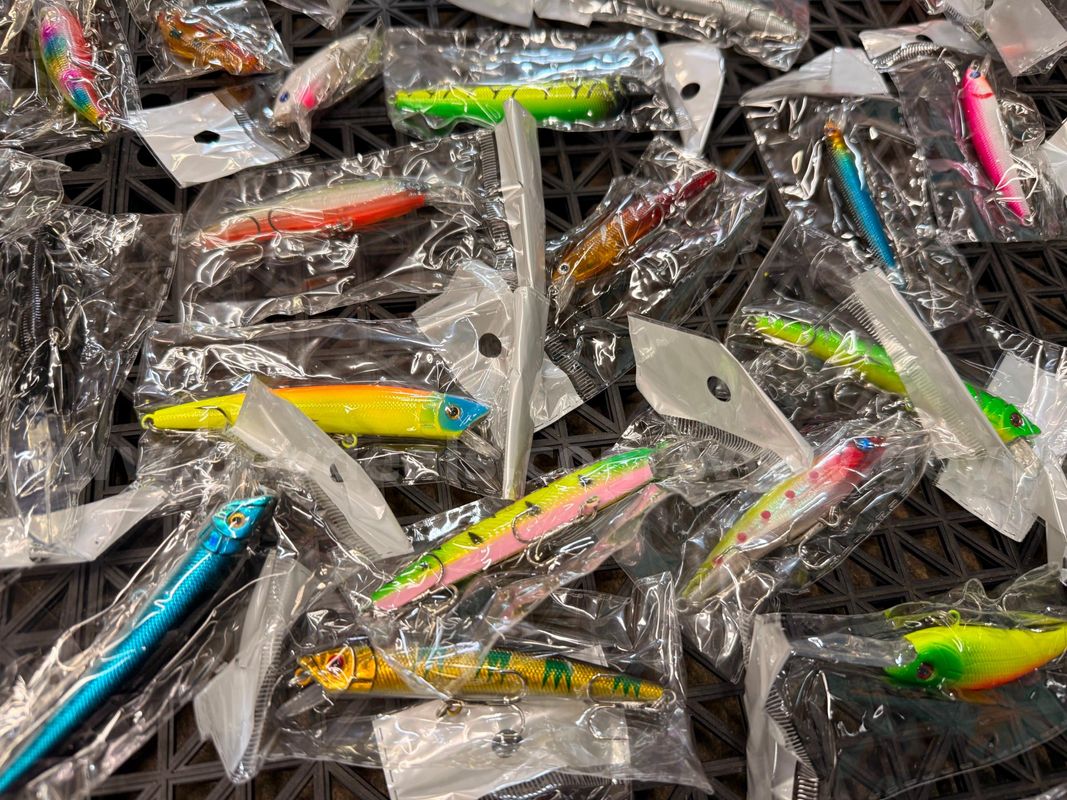 FREE SHIPPING - Bulk Lot New Topwater Fishing Lures Assorted Colors FREE SHIPPING