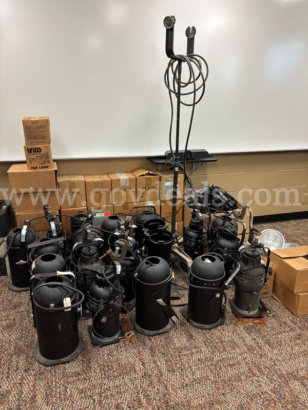 LOT of Approx. 20 Theater Lights / Fixtures
