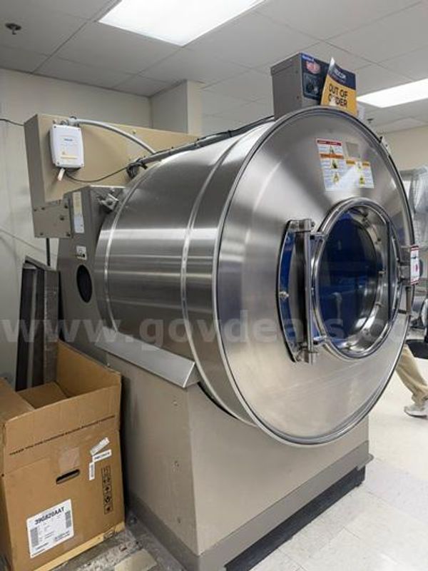 Milnor 42Q26V6JAAV Commercial Washer Extractor and ABB 39G820AAT Replacement Motor