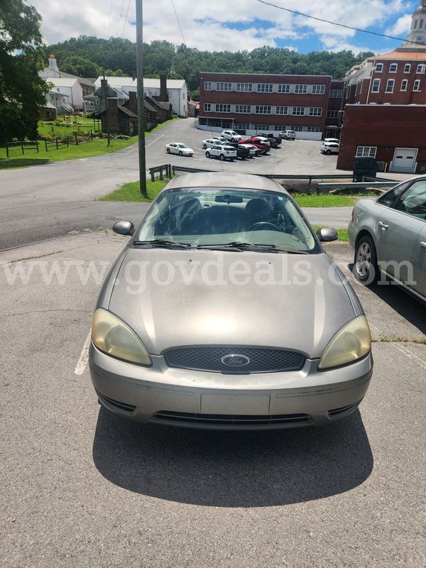 2004 Ford Taurus