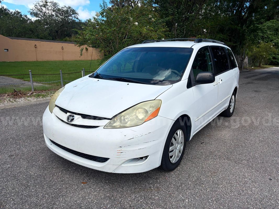 2006 Toyota Sienna LE 8-Passenger