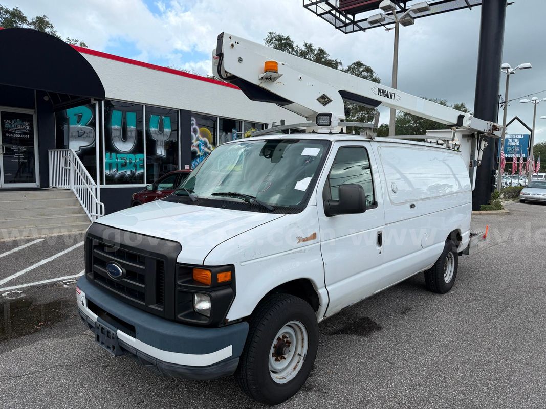 2011 Ford Econoline BUCKET TRUCK**BOOM FULLY WORKS