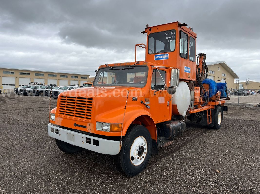 1996 International 4900 4x2 with Schmidt TMT600 Tunnel Washer Equipment