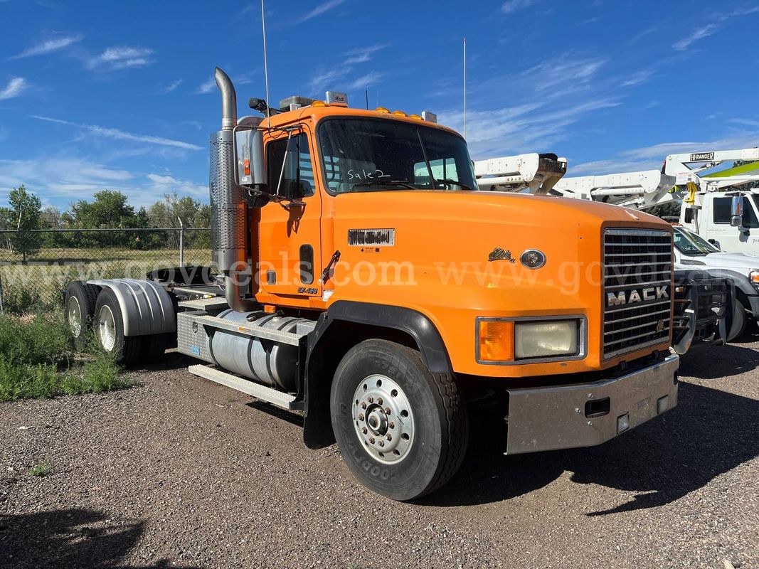 1999 Mack CL713 Tractor Truck